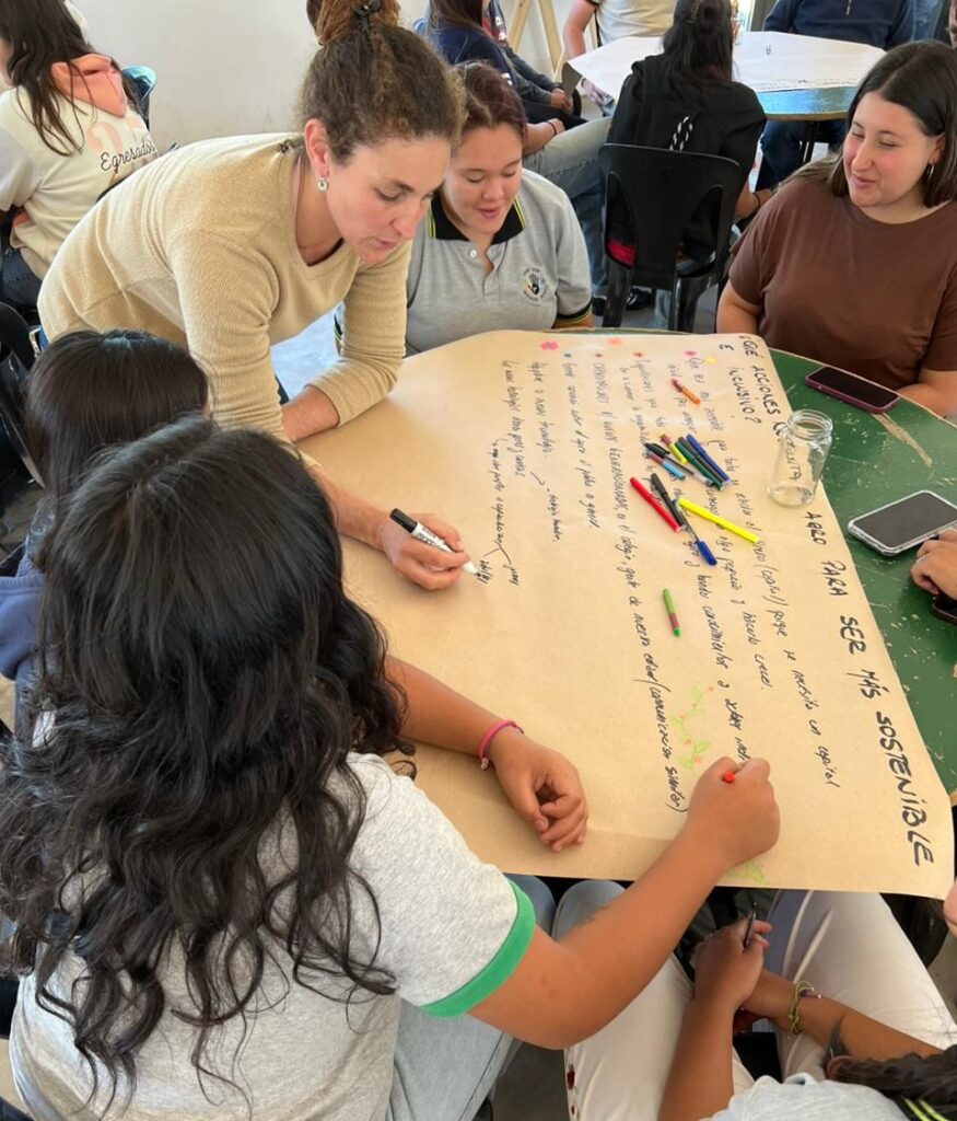 VOCES JÓVENES PARA IMAGINAR EL FUTURO DEL AGRO DE NUESTRA REGIÓN