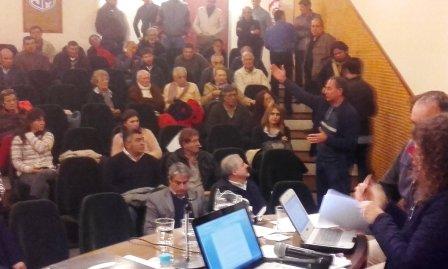 Acalorada audiencia publica por el Rio Carape