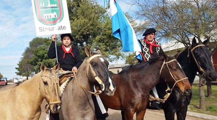 Partió desde Sinsacate la Cabalgata del Bicentenario