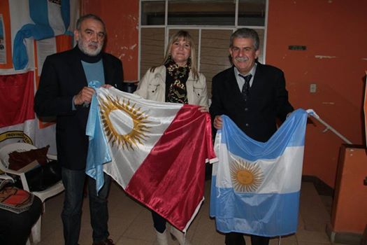 Se desarrollo con éxito el Abrazo del Bicentenario en Biblioteca Popular Sarmiento