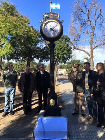 Se inauguro el Reloj del Bicentenario en la Plaza San Martín.