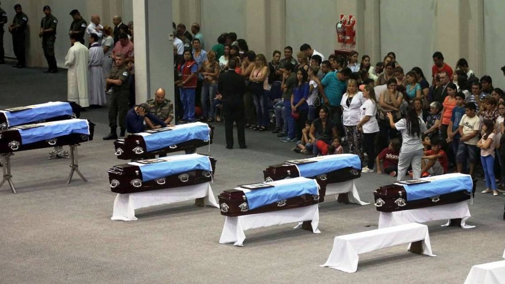 Por la tragedia del colectivo en Salta procesan a jefes de Gendarmería