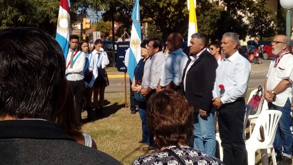 Acto en el Monumento a la Memoria