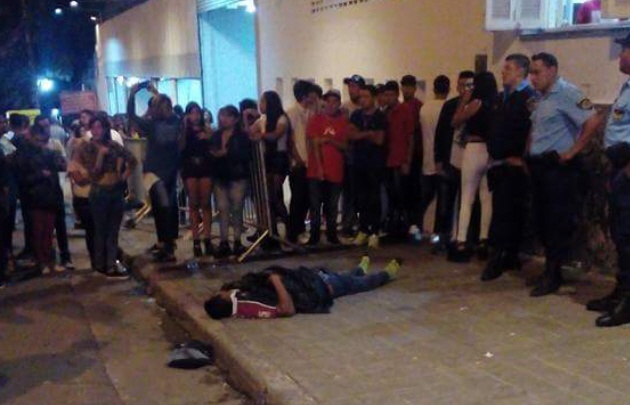 Murió por ir a la Mona