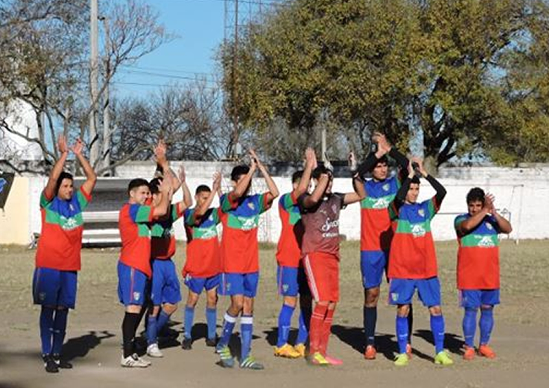 Alianza ganó y bajó al puntero