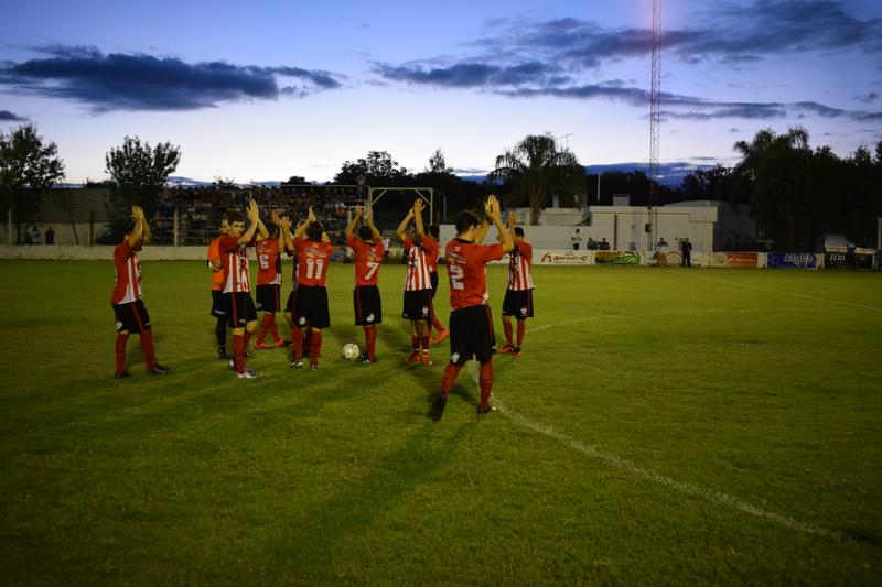 Fútbol: Batalla campal entre Tirolesa y los Quirquinchos.