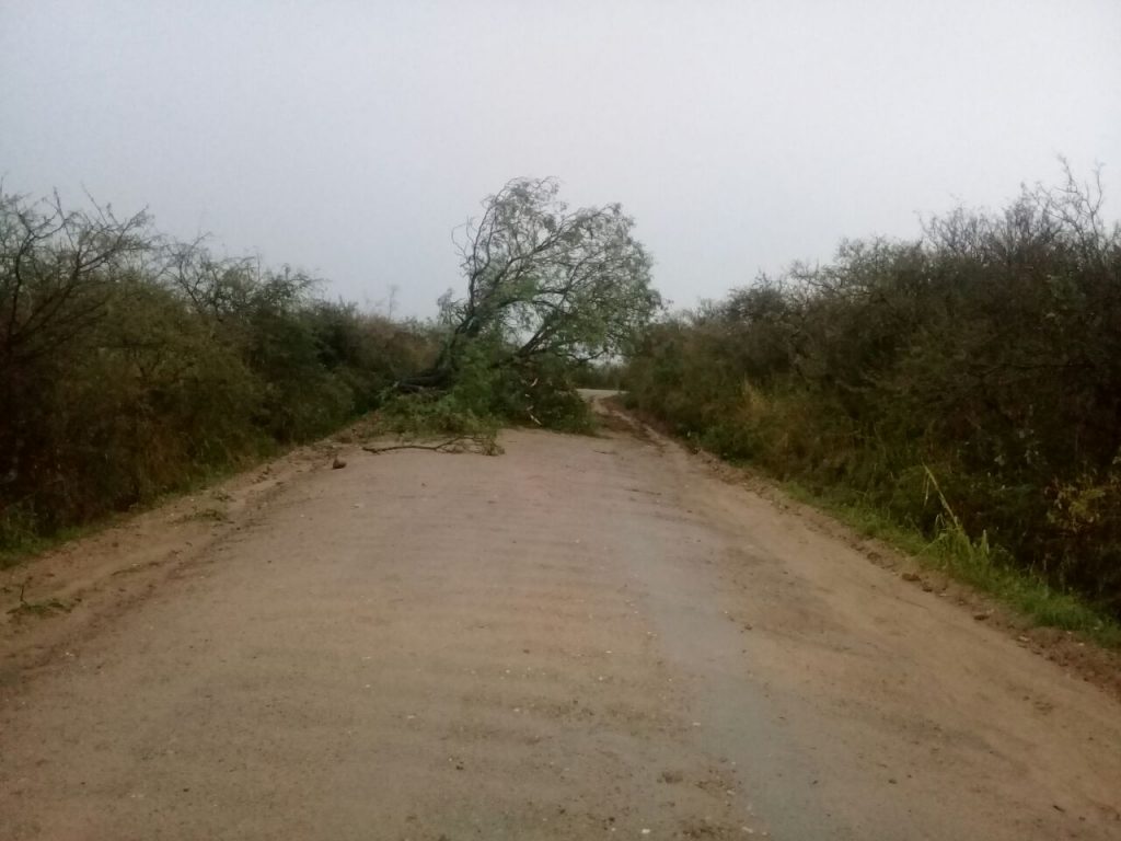 Vecinos molestos por el estado del camino a Santa Catalina.