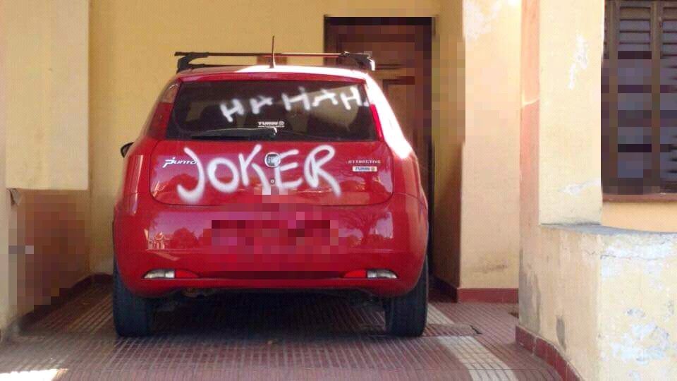 Pintadas en vehículos y viviendas de Jesús María.