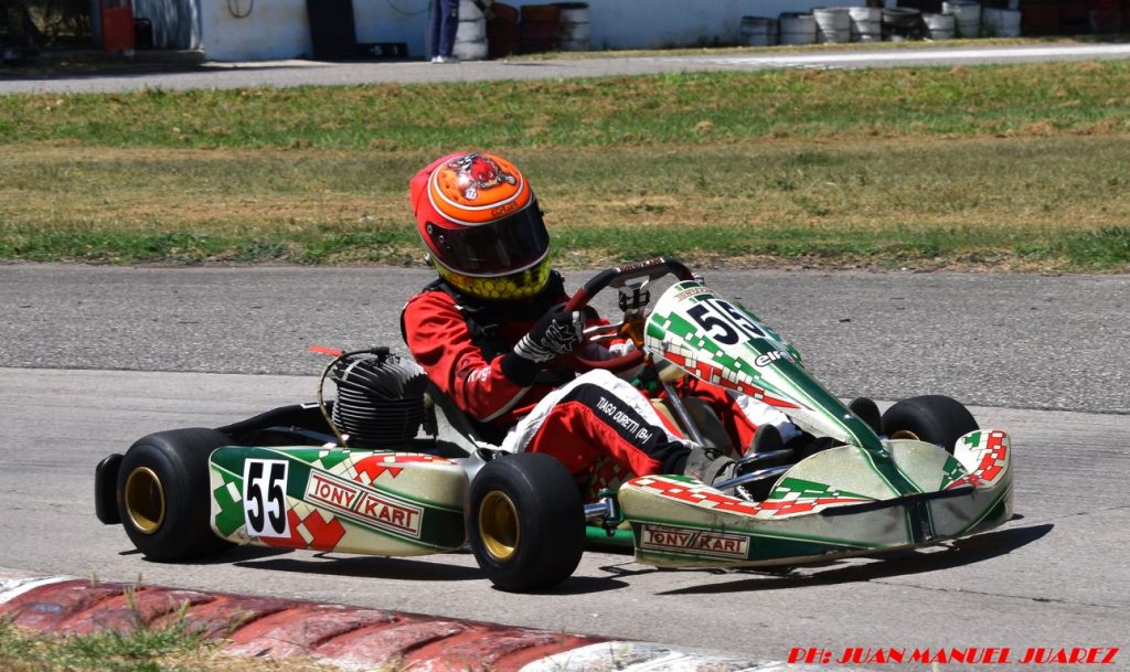 El finde corren los karting en Colonia Caroya.