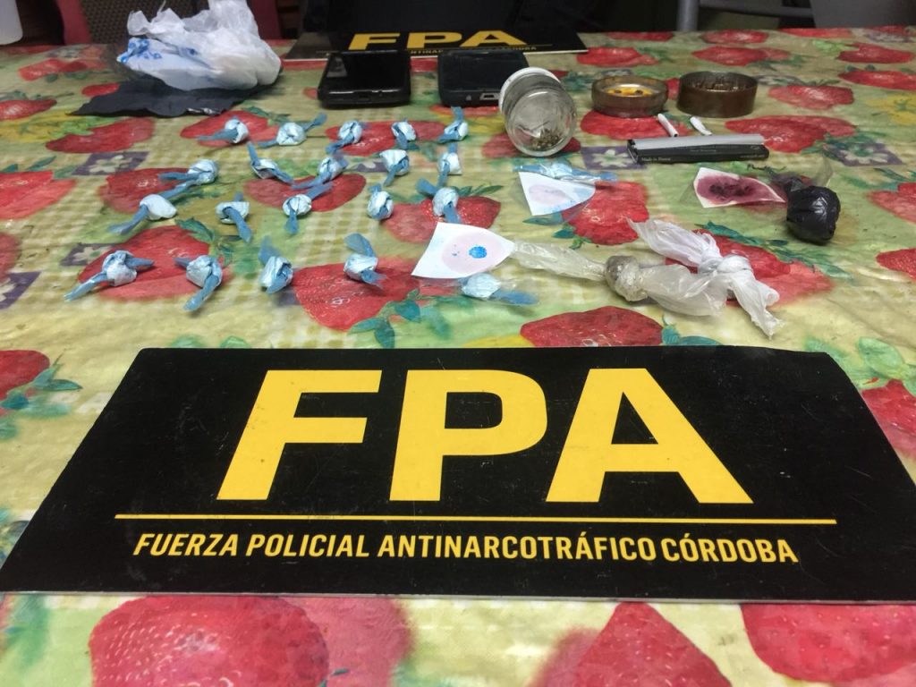 Un perro de la FPA halló drogas en Barrio Yofre.