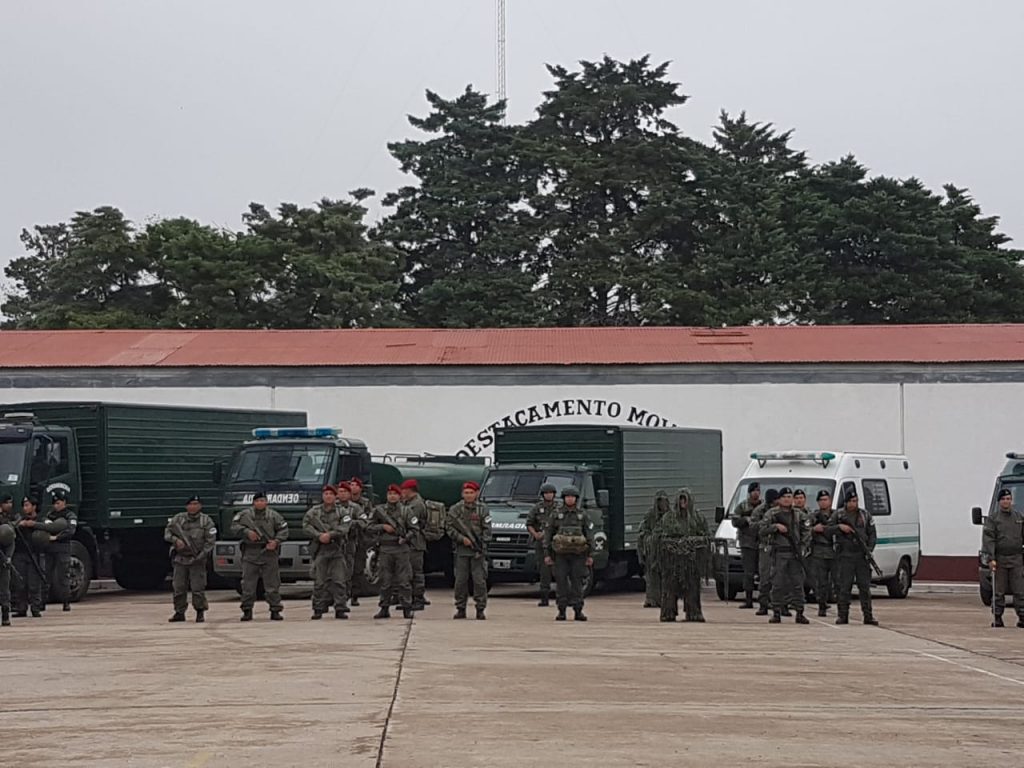 Así se espera la llegada de la Ministra Patricia Bullrich.