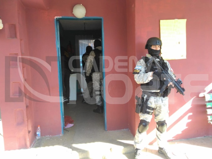 Cerraron punto de venta de droga a metros de una escuela.