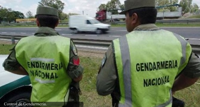 Gendarmería realiza un golpe al contrabando.