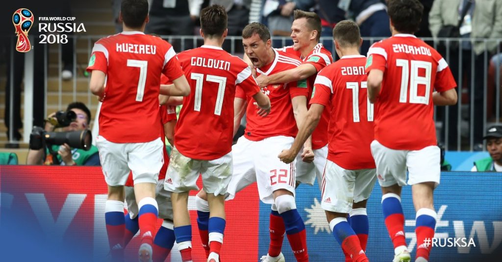 Rusia aplastó a los Árabes en el partido inaugural.