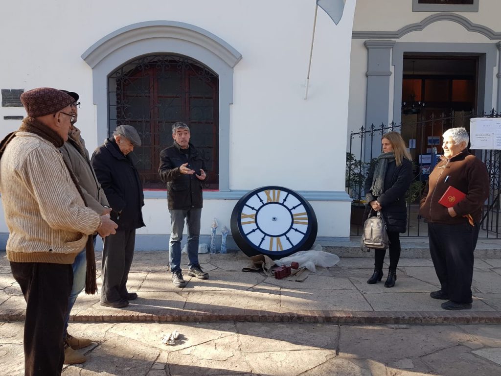 Se instalará un reloj en la Parroquia de Jesús y María.
