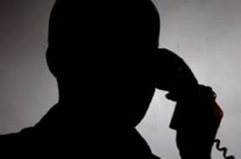 Se hizo pasar por su hijo para obtener datos.