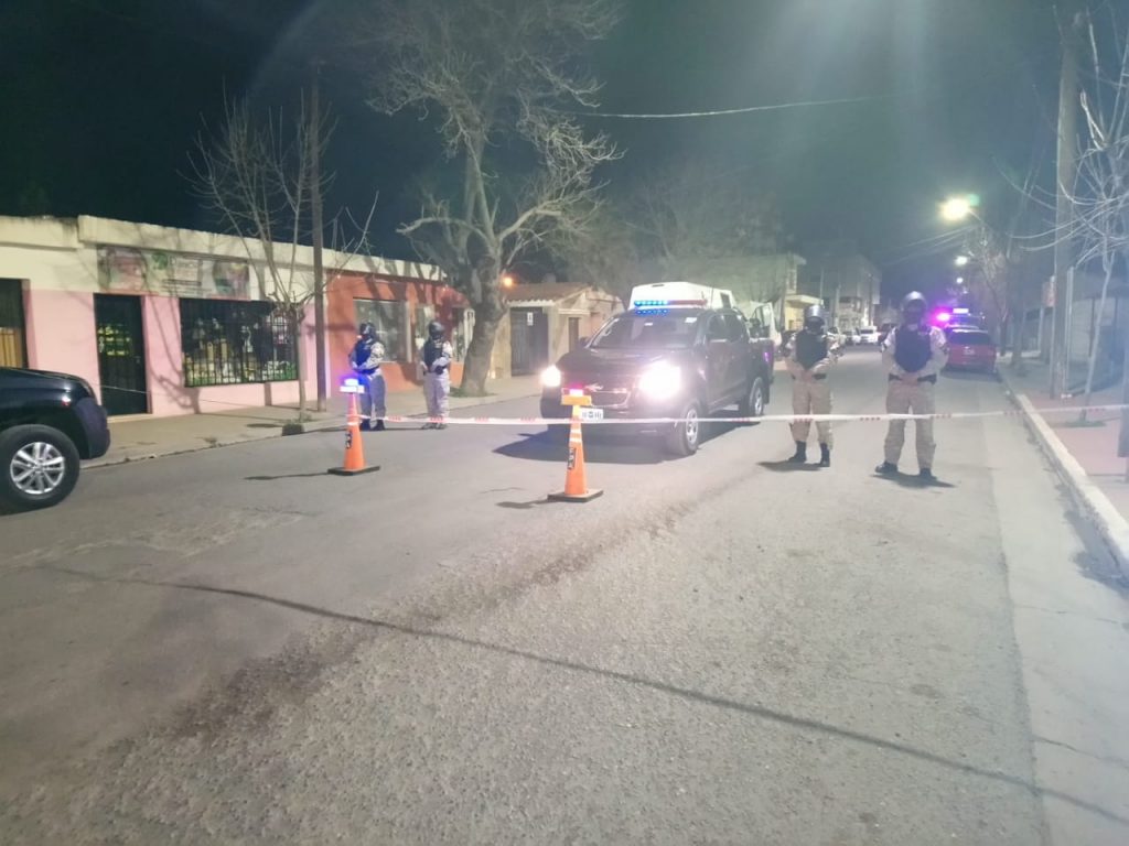 Se detuvo a tres personas por venta de droga a menores.