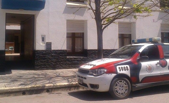 Joven detenido por robar una caramelera.