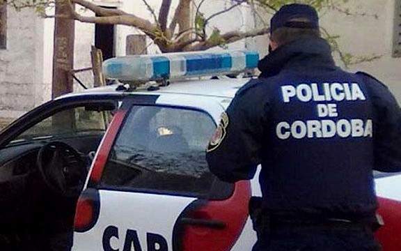 Los sorprendieron robando y fueron detenidos.