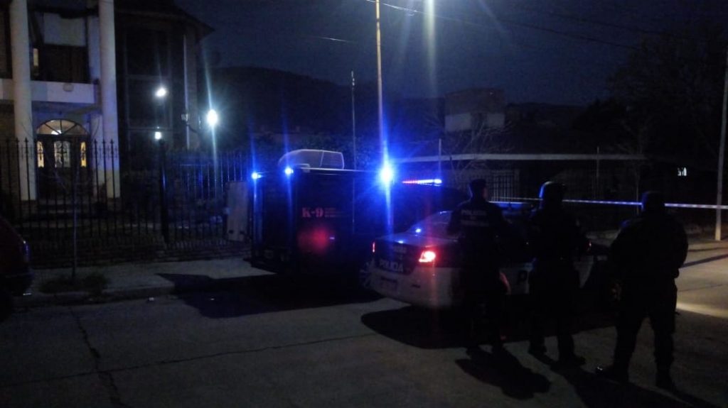 Fue interceptado en la vía pública con cocaína y dinero.