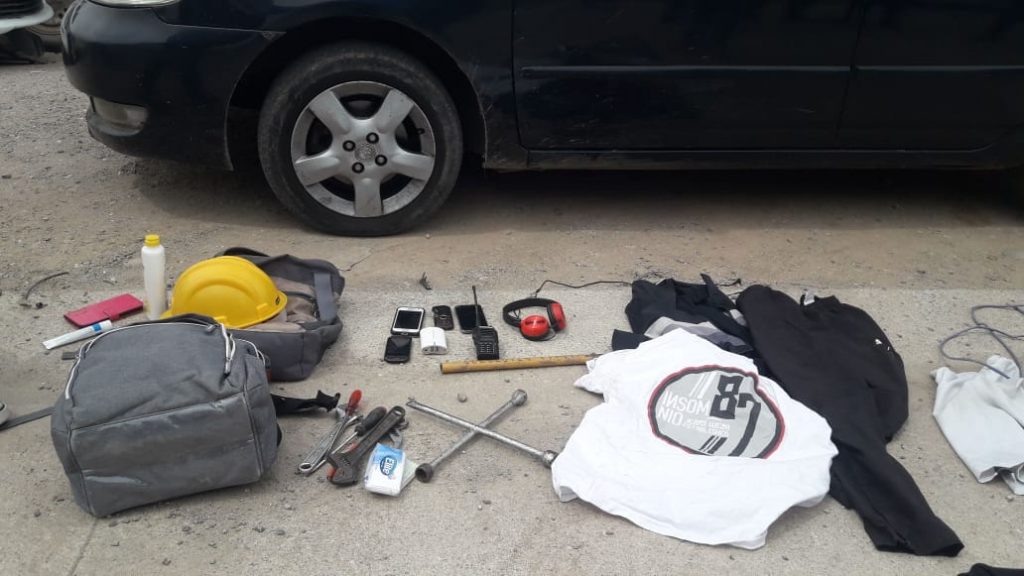 Fueron detenidos con un inhibidor de alarmas.