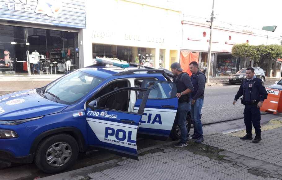 Cayeron los supuestos ladrones que rompían puertas en Bº La Florida.
