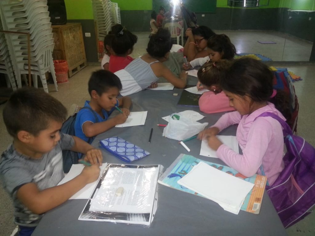 Los niños de los talleres literarios deleitaron otra vez con su talento.