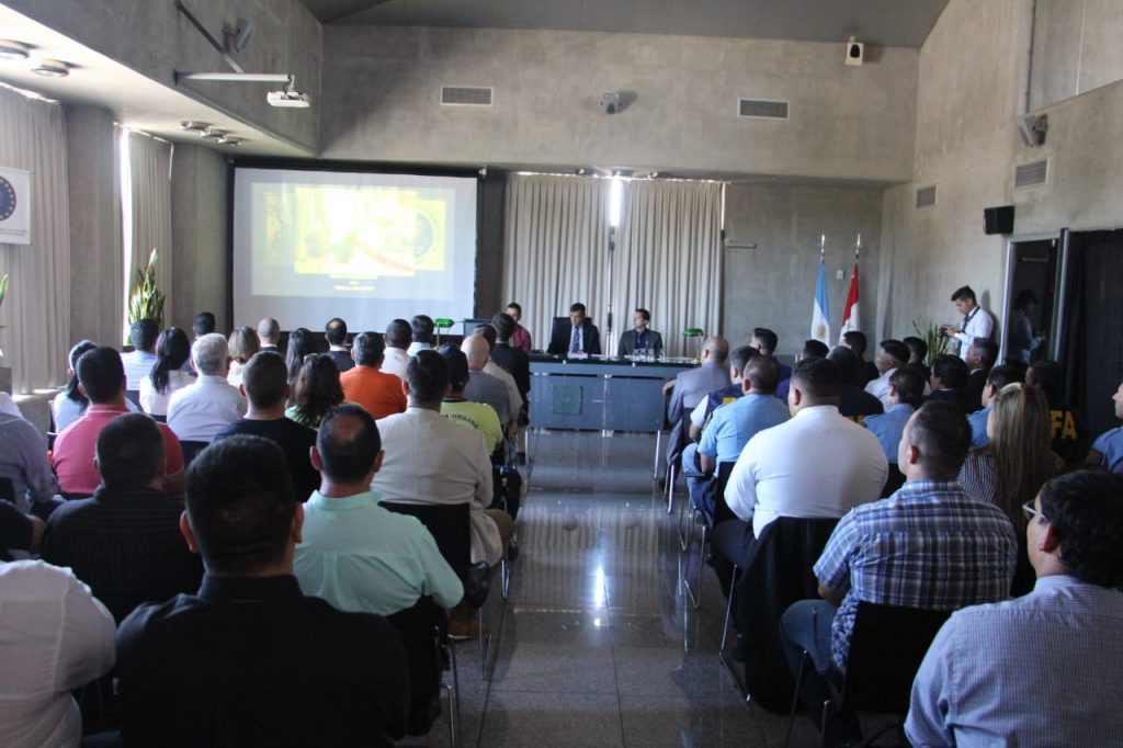 La fuerza de seguridad local se capacita en Antiterrorismo.