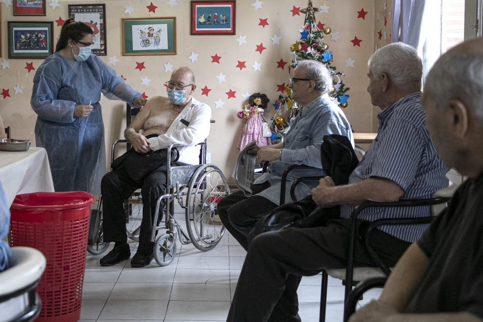 Se vacunaron a 211 personas en 12 residencias geriátricas