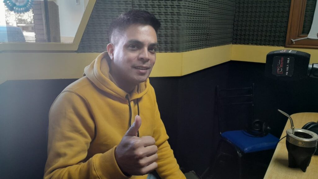 Nelson Albarracín, folclorista santiagueño en vivo