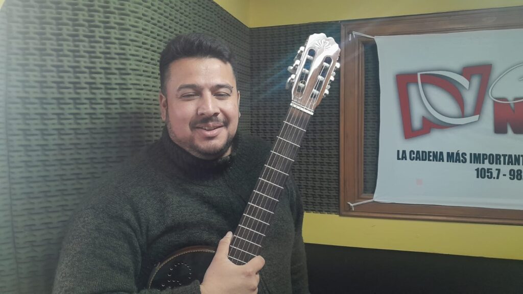 Hacemos un acústico folclórico con Maxi Acosta