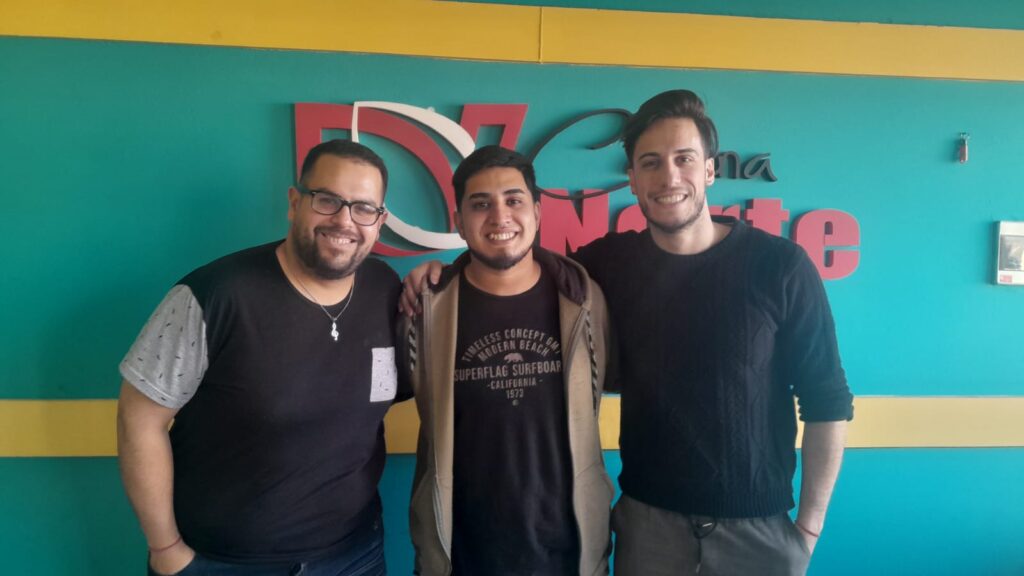 BOHEMIOS, cantan y cuentan en el acústico del jueves