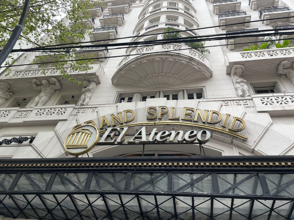 Visitamos ‘La librería mas grande de sudamerica’