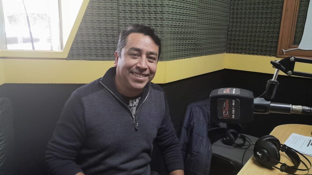 Hacemos el acústico del jueves con Ariel Rojas