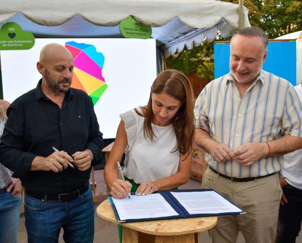 Se firmó un convenio para avanzar en la sustentabilidad del Festival de Peñas