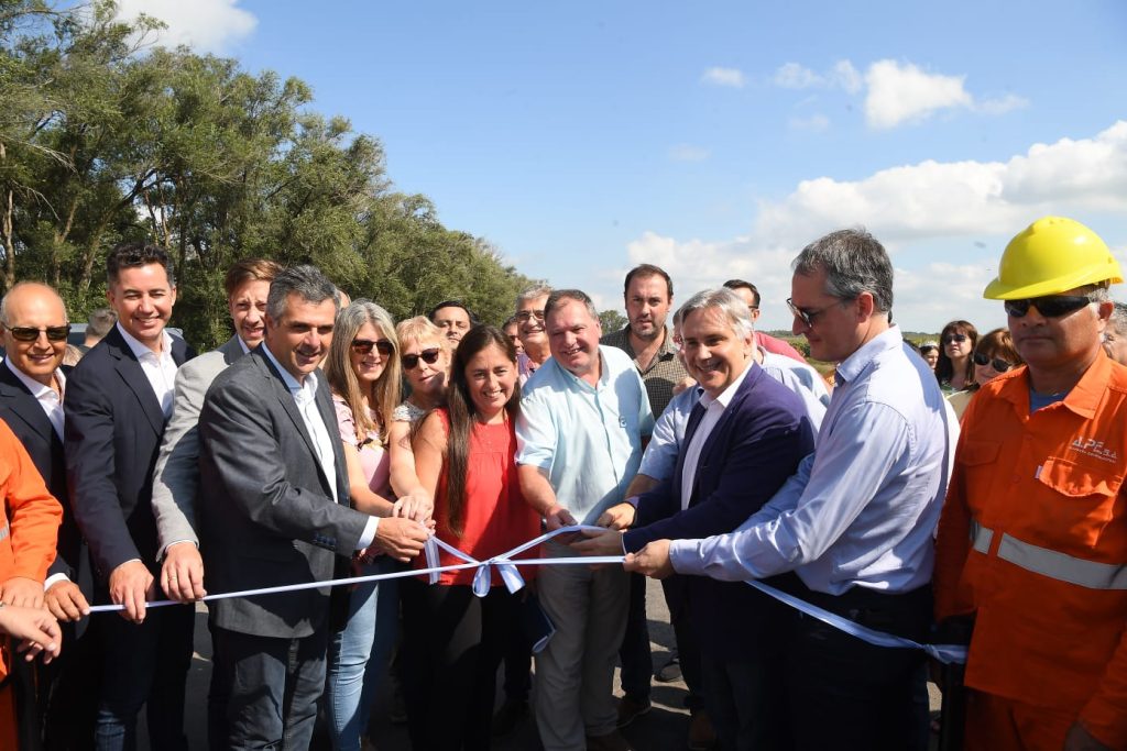 Llaryora habilitó la pavimentación de la Ruta Provincial 10, entre Las Perdices y Punta del Agua
