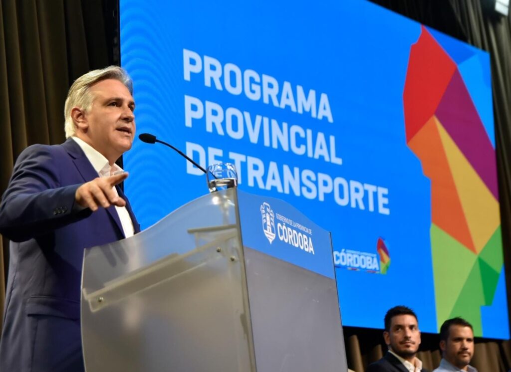 Llaryora anunció la ampliación de los Boletos Sociales, que sumarán más beneficiarios