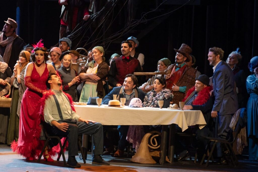 Con entradas agotadas, estrenó “La bohème” en el Teatro del Libertador