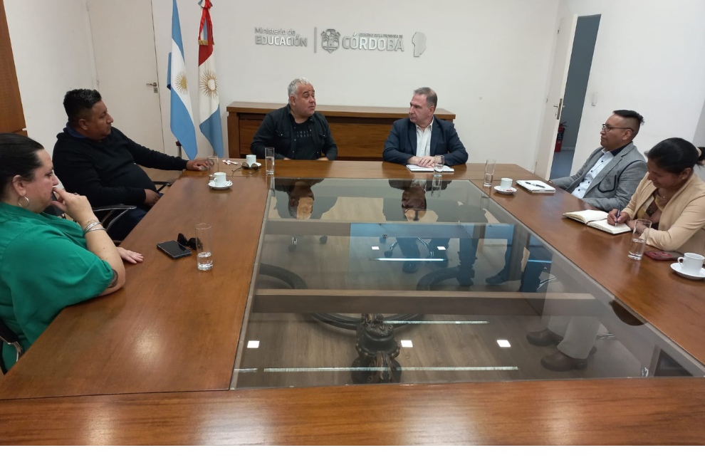 El ministro Ferreyra se reunión con el cónsul de Bolivia, Santos Rodríguez