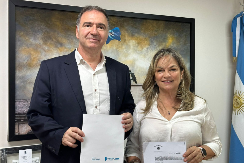 El ministro Ferreyra firmó una importante resolución para que los profesores de Comunicación Social puedan formarse en Lengua y Literatura