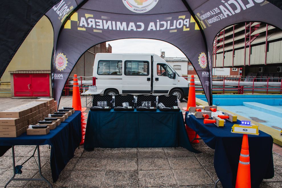 La Provincia entregó equipamiento para Policía Caminera