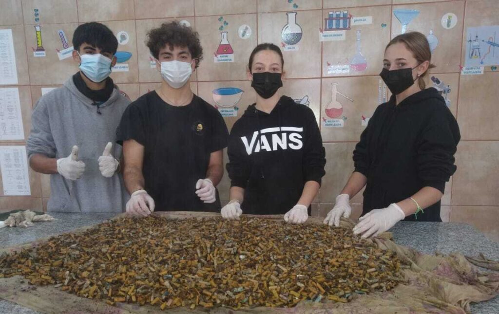 La Carlota: estudiantes transforman colillas de cigarrillos en agendas y logran reconocimiento internacional