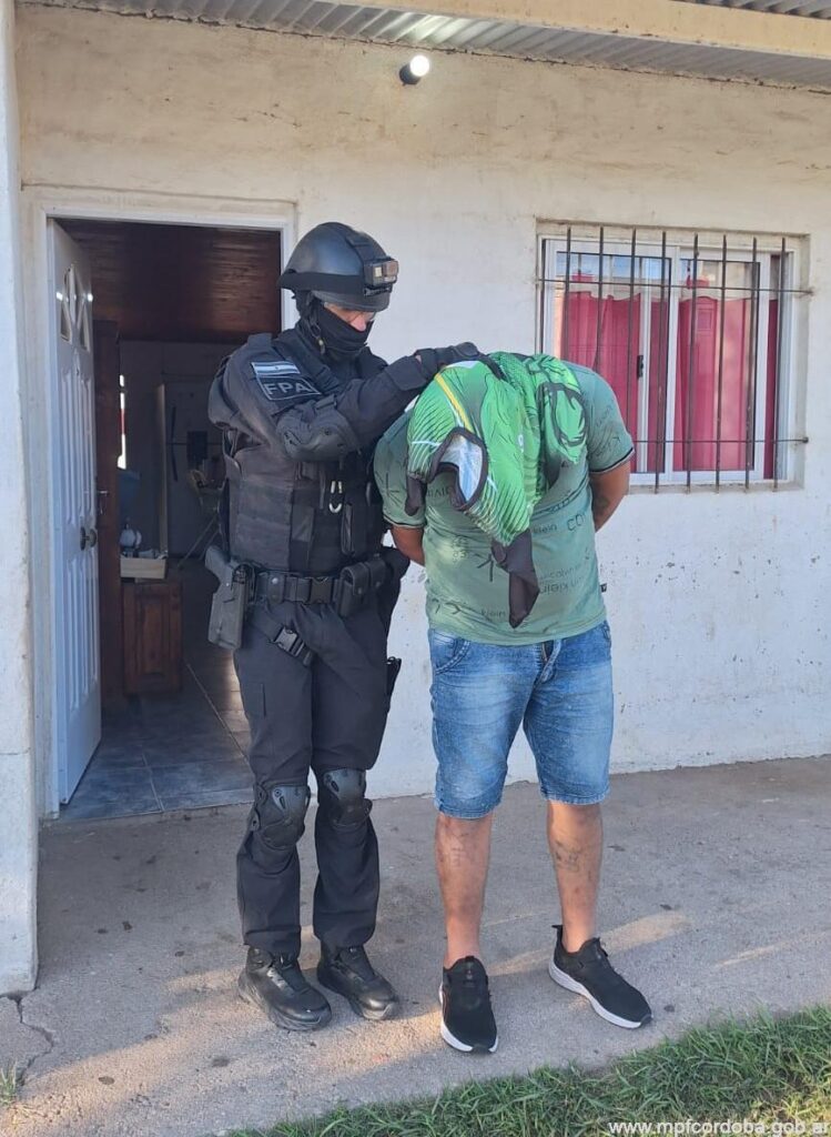 PAREJA DETENIDA POR DELIVERY DE DROGAS EN ALEJANDRO ROCA