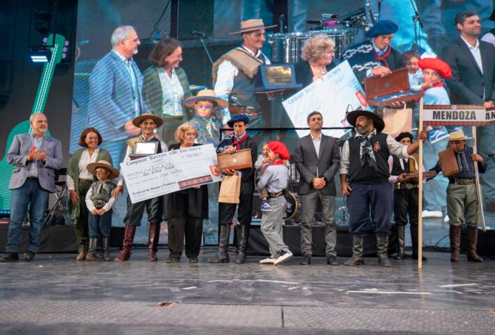 Colonia Caroya presente en la entrega de premios a jinetes