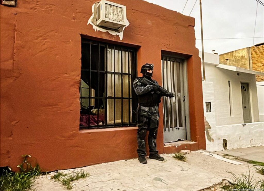 CÓRDOBA: FPA DESBARATÓ UNA BANDA NARCO FAMILIAR EN BARRIO VILLA ALBERDI. TRES DETENIDOS