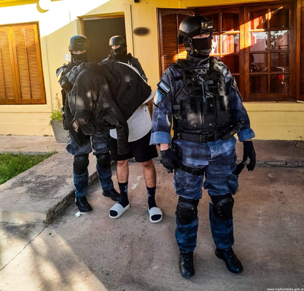 DEÁN FUNES: FPA DETUVO A UN PELUQUERO NARCO Y SECUESTRÓ ESTUPEFACIENTES