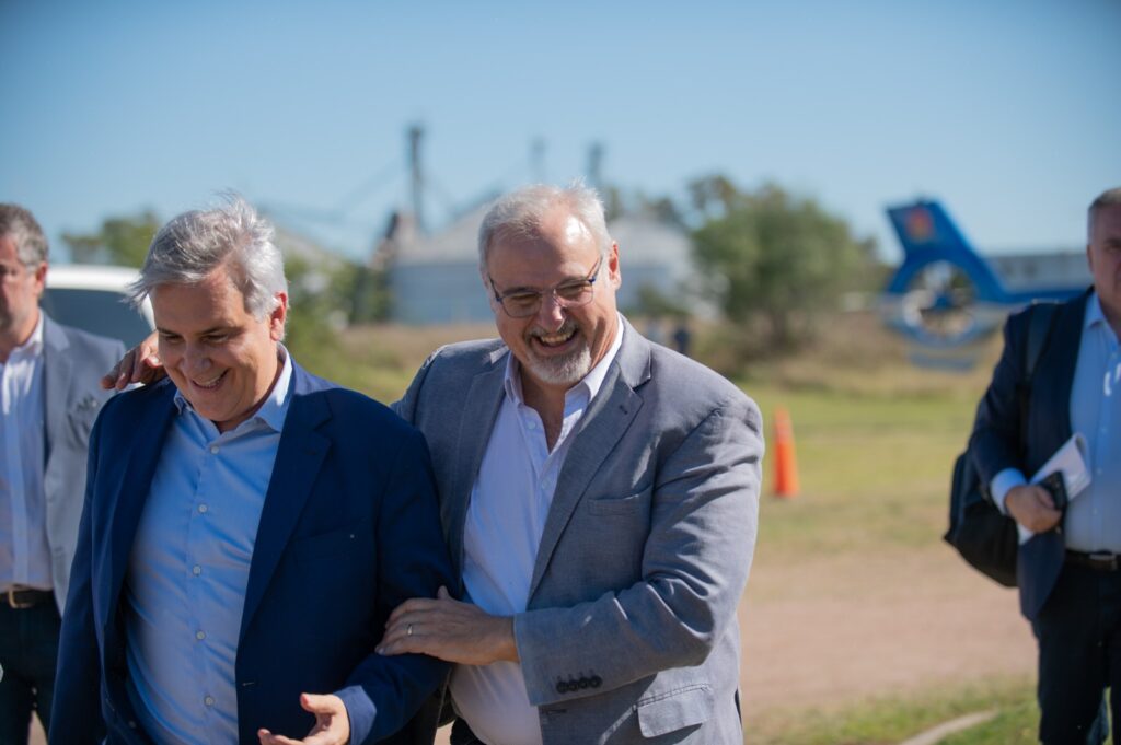 Llaryra visitó Sinsacate y confirmó aportes  provinciales para la obra de Gas natural proyectada