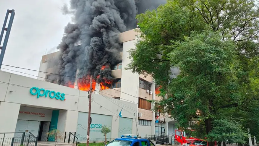 Incendio en Apross: las pericias creen posible un fallo eléctrico en dos plafones led