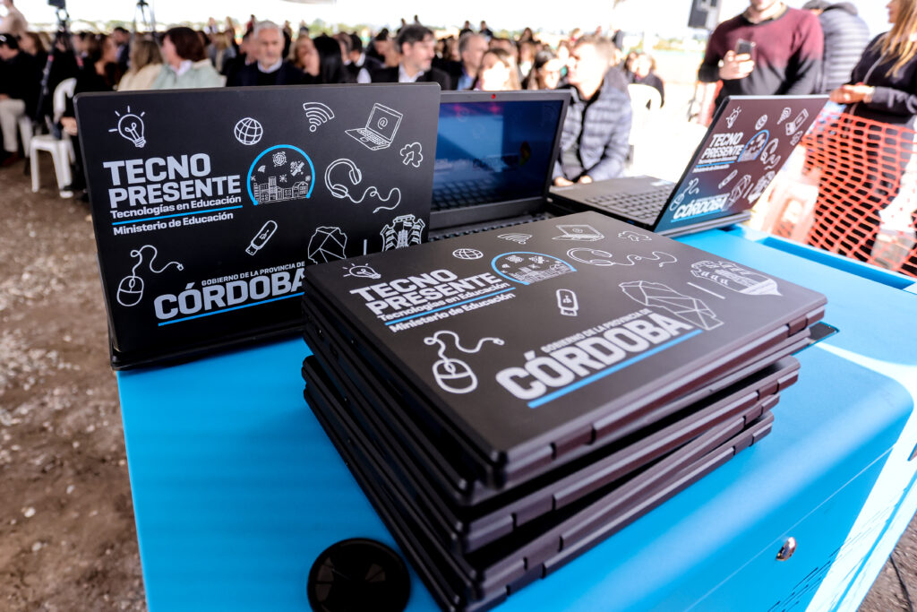 San Justo: La Provincia entregó 1.336 computadoras y capacitó a docentes