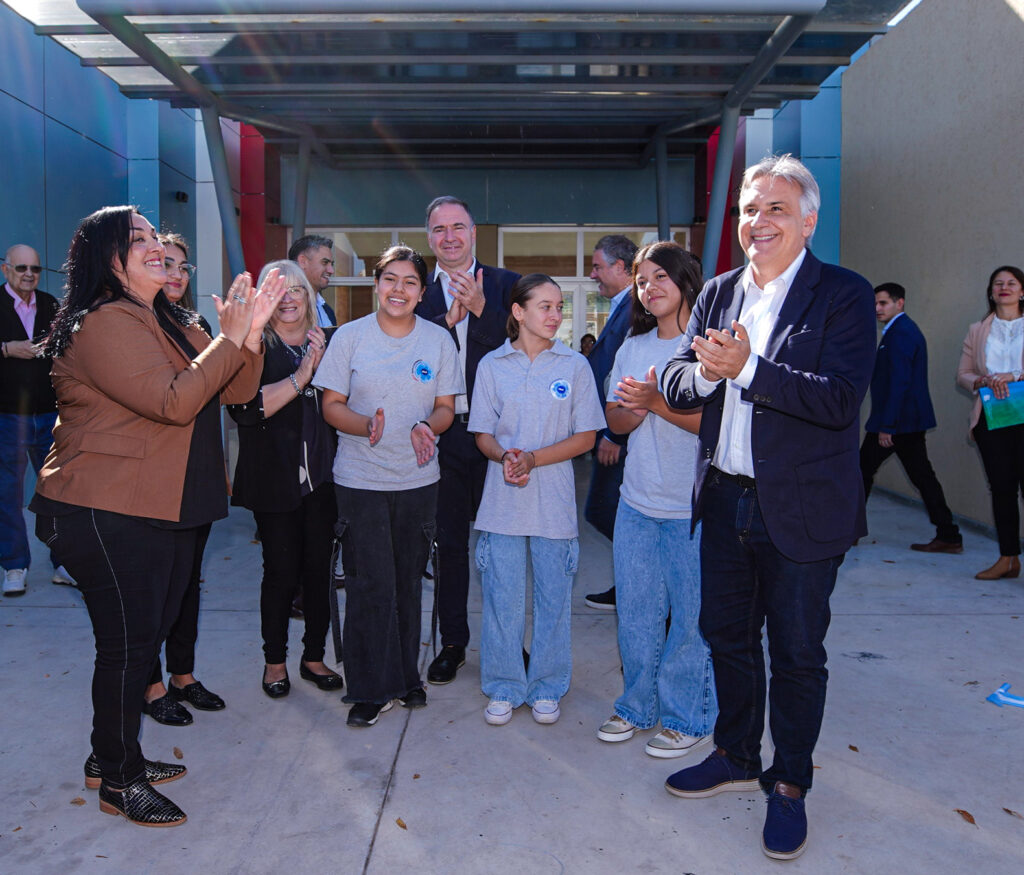 La Carlota: Llaryora inauguró el edificio de la escuela ProA
